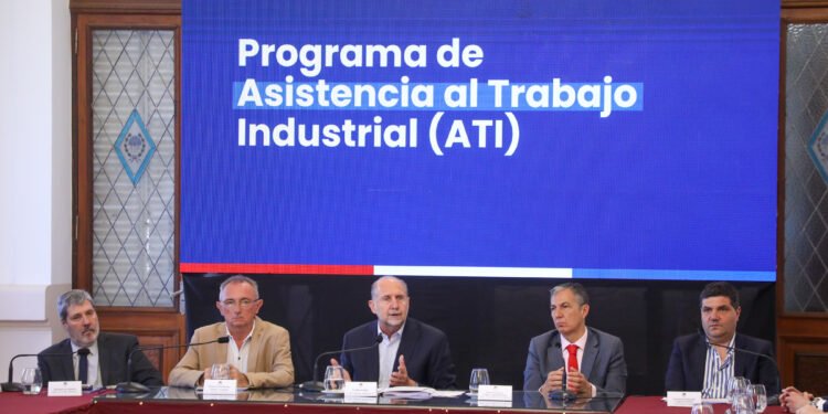 Perotti presentó el Programa de Asistencia al Trabajo Industrial