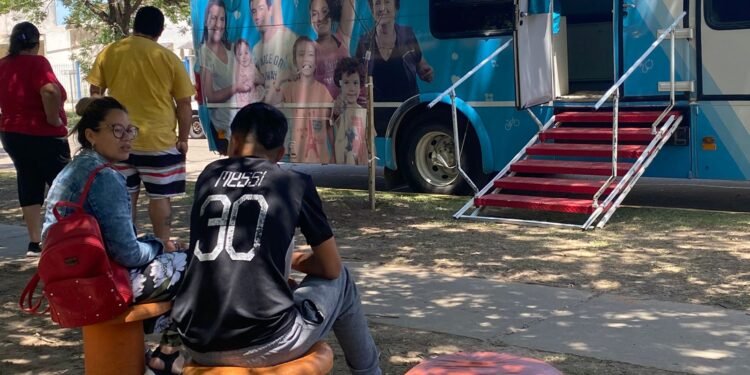 Este jueves, la OMIC y la Caja de Pensiones atienden en Rafaela en Acción