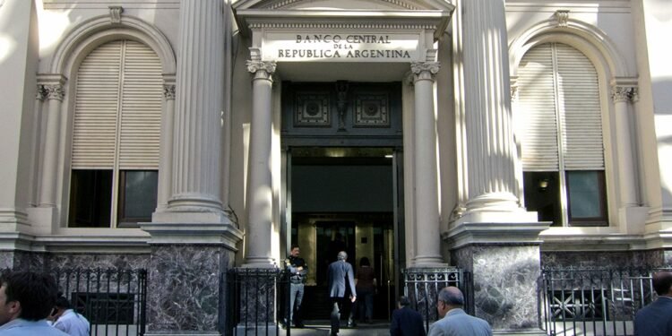 Todos los gastos hechos con tarjetas de turistas extranjeros se liquidarán en dólar MEP