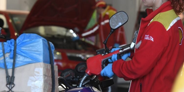 Los combustibles se suman al programa de Precios Justos