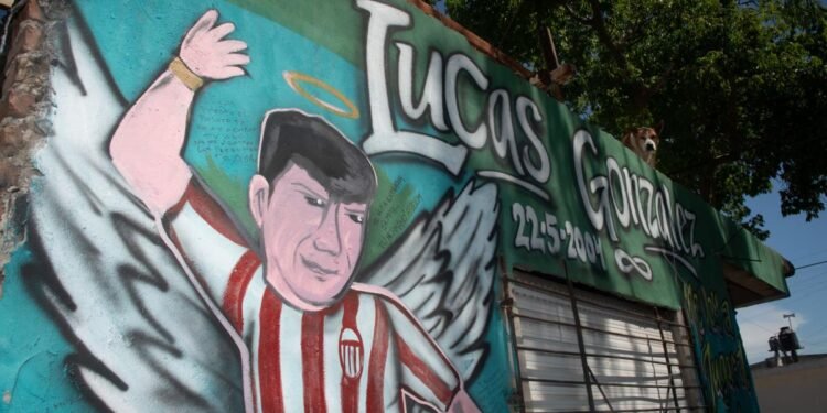 A un año del crimen de Lucas González, realizan un acto frente a Tribunales