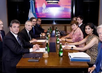 Fernández: «Logramos que el G20 mantenga el reclamo de los sobrecargos»