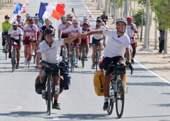 Llegaron a Doha dos hinchas franceses que salieron en bicicleta en agosto