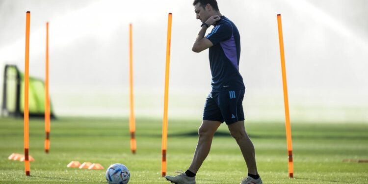 Scaloni, ante una práctica decisiva para perfilar el equipo que enfrentará a México