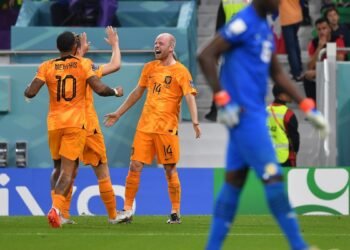 Países Bajos le ganó a Senegal y comparte la punta del grupo A con Ecuador