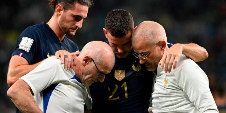 Lucas Hernández se rompió los ligamentos cruzados en el partido con Australia