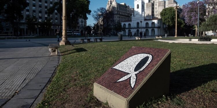 Marcha en Plaza de Mayo para honrar el legado de Hebe de Bonafini