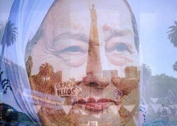 Los restos de Hebe de Bonafini ya descansan en Plaza de Mayo