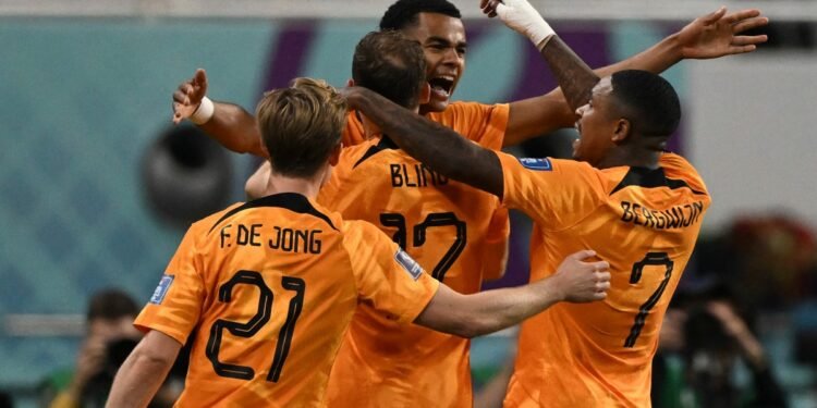 Países Bajos se enfrenta con Qatar para asegurarse el primer lugar