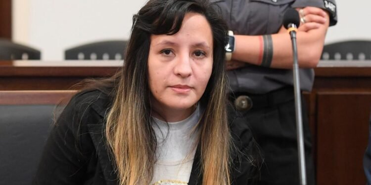 Para los fiscales, Karen Oviedo envenenó a su pareja y al hijo «mediante un engaño»