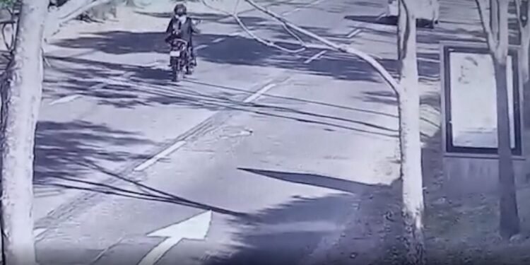 Un baleado y un fracturado en dos robos a motociclistas ocurridos a los tiros