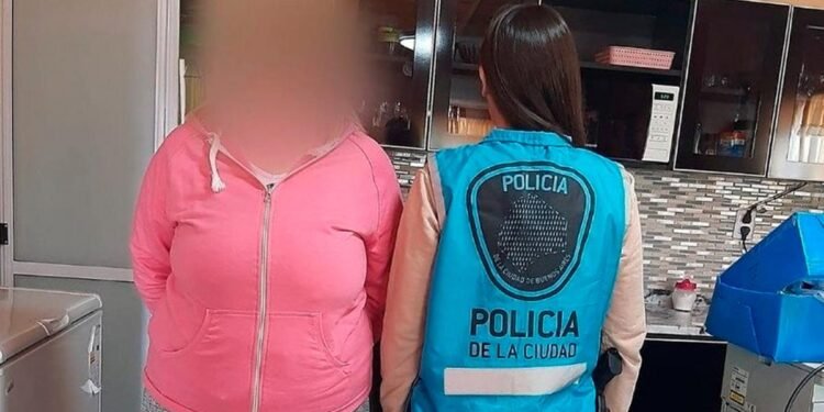 Seguirá presa la mujer que drogaba a hombres para robarles y comprarse autos