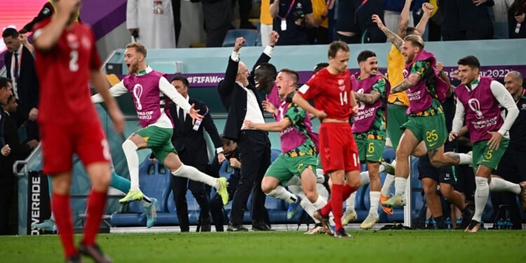 Australia dio la sorpresa y eliminó a Dinamarca