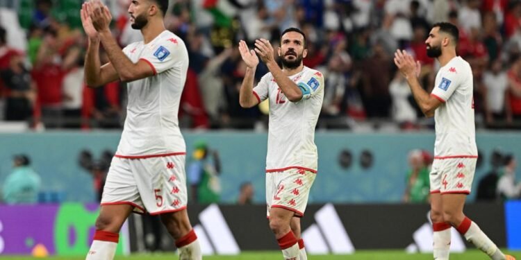 Francia, clasificado a octavos de final, cayó ante Túnez, que se despidió de Qatar