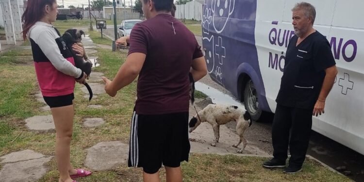 El equipo de Salud Animal y Zoonosis visita el barrio Monseñor Zazpe