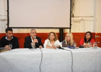 Provincia entrega móvil para traslado de pacientes