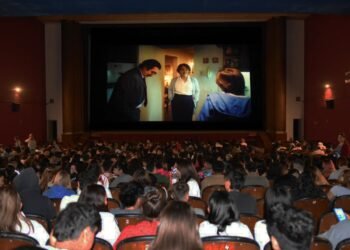 Cientos de estudiantes vieron «Argentina 1985» en el Cine