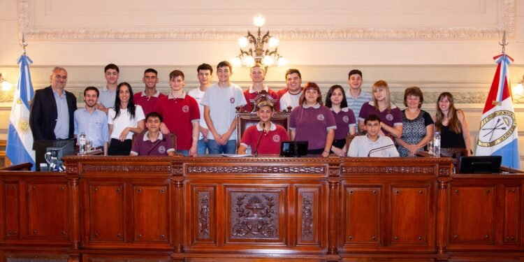 Alumnos humbertinos participaron de una jornada en el Senado