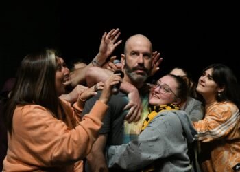 “La política del tiempo” se presenta en La Máscara