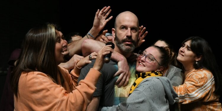 “La política del tiempo” se presenta en La Máscara