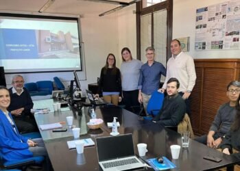 Encuentro de trabajo de investigadores de la UTN con la empresa AySA