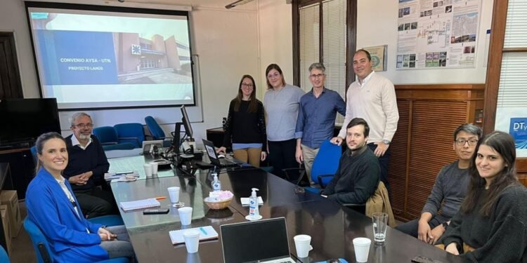 Encuentro de trabajo de investigadores de la UTN con la empresa AySA