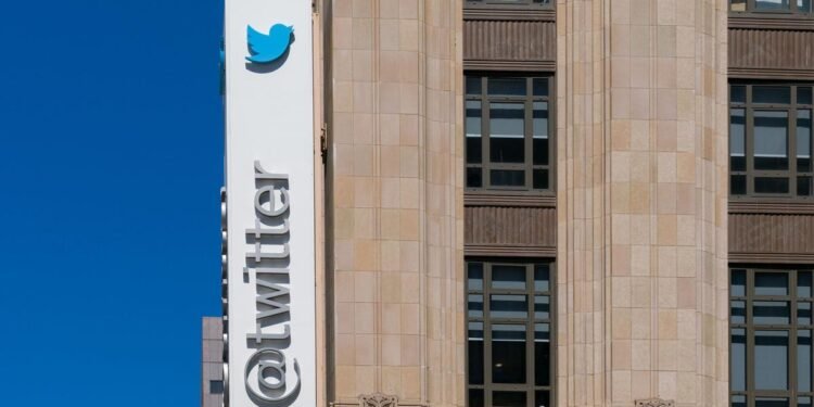 Renunció la jefa de seguridad de Twitter ante aumento de cuentas falsas en la gestión Musk