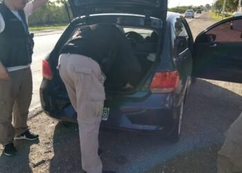 Fue sorprendido con algo de marihuana en el auto