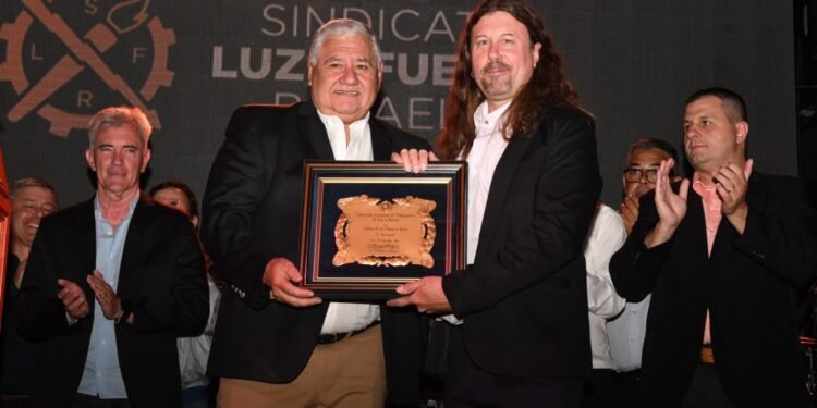 Con Karina La Princesita, Luz y Fuerza Rafaela festejó sus 75 años