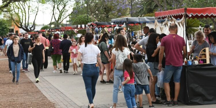 Plaza Feria volvió a convocar a cientos de rafaelinos