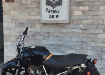 Recuperación de una moto y detención de un violento