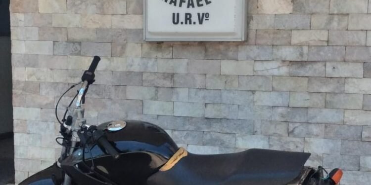 Recuperación de una moto y detención de un violento