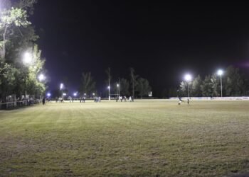 El CRAR inauguró las luces de las canchas de rugby y hockey