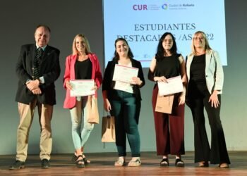 El Consejo Universitario distinguió a 62 estudiantes de distintas carreras