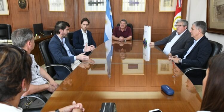 El Jefe de Gabinete recibió al Cónsul General de España