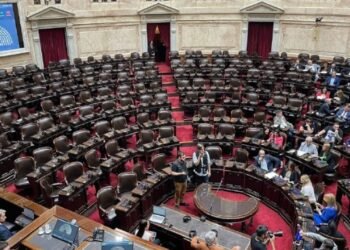 Tras el escándalo en Diputados, el oficialismo espera aprobar la moratoria previsional y la creación de universidades en la última sesión del año