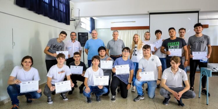 Estudiantes de la escuela Guillermo Lehmann recibieron la capacitación de “Mi Primera Licencia de Conducir”