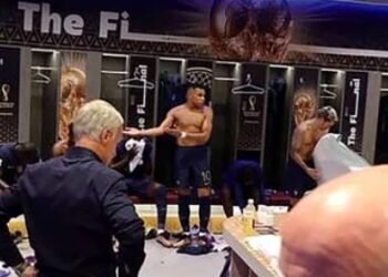 La encendida arenga de Mbappé en el entretiempo de la final del Mundial entre Argentina y Francia: “¡No podemos hacerlo peor!”