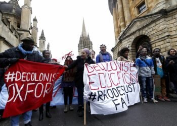 Sunak promete políticas migratorias más duras en Reino Unido