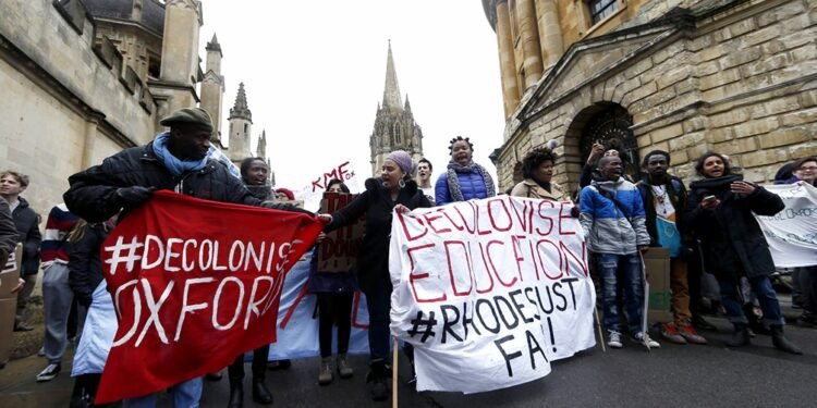 Sunak promete políticas migratorias más duras en Reino Unido