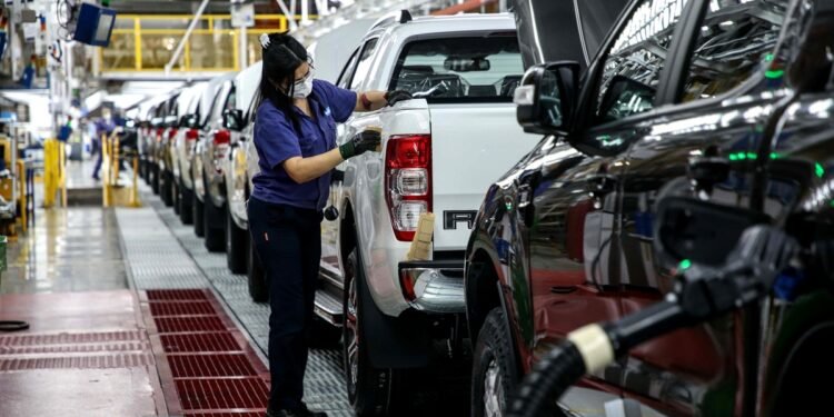 La producción nacional de vehículos creció en noviembre casi 15% interanual