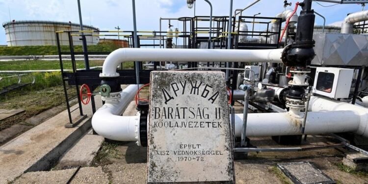 Rusia no podrá exportar crudo a Europa y rigen nuevos precios topes