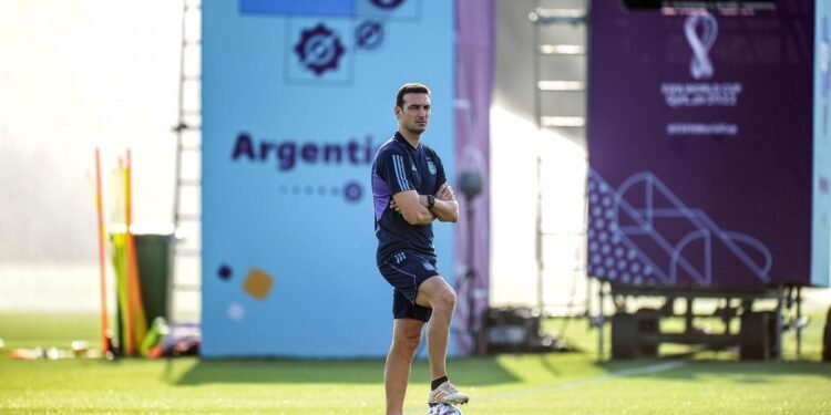 Scaloni evalúa a Di María y De Paul en una práctica a puertas cerradas