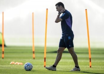 Scaloni y la difícil tarea de armar el equipo que enfrentará a Países Bajos