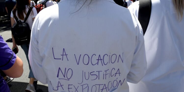 Los trabajadores del Garrahan paran en reclamo de recomposición salarial