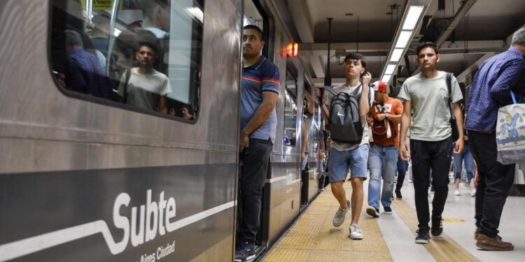 Los metrodelegados liberarán molinetes y paralizarán la línea E y el Premetro