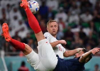 Francia superó a Polonia y avanzó a cuartos de final