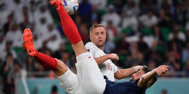 Francia superó a Polonia y avanzó a cuartos de final