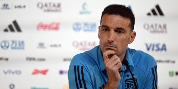 Scaloni muestra reserva con De Paul y Di María