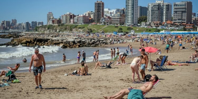 Fin de semana largo: 1,2 millones de turistas en el país